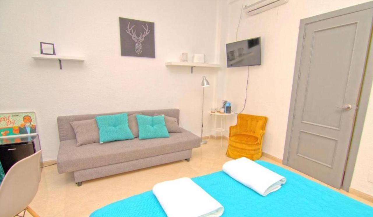 Guests House Mercado Malaga Apartment ภายนอก รูปภาพ
